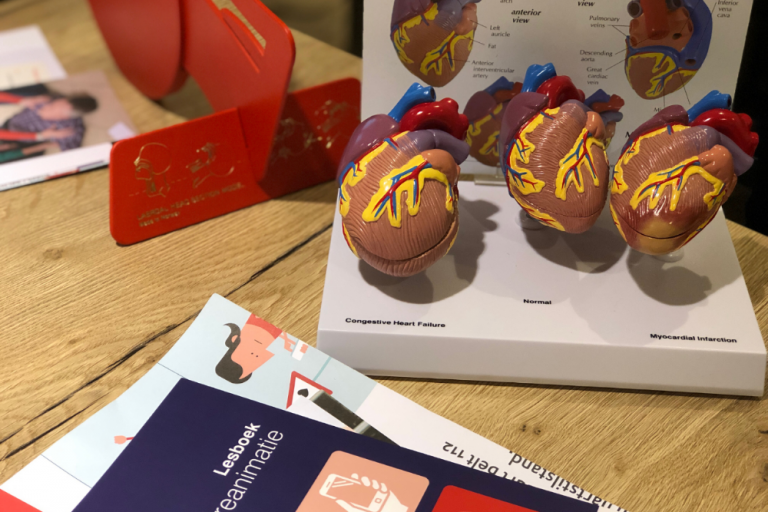 Winkeliers slagen voor AED-cursus - winkelcentrum Makado