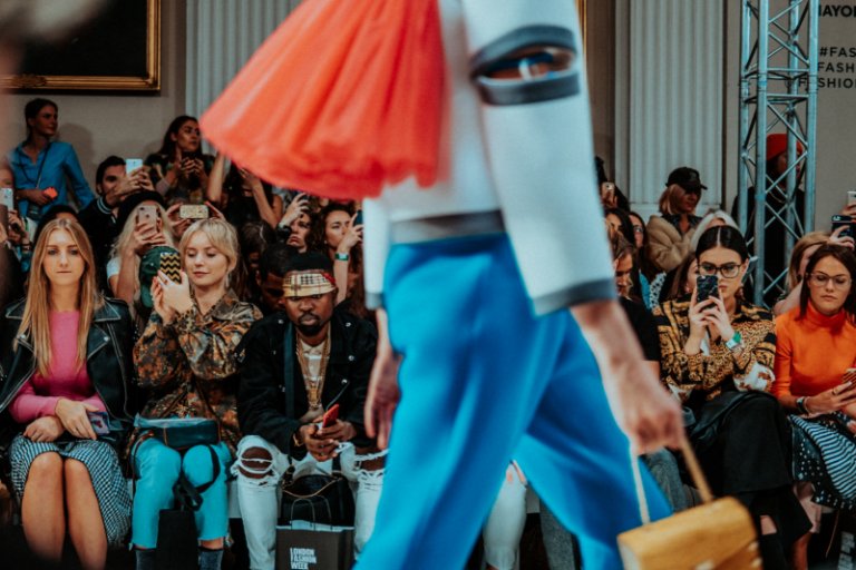 Modeshow in winkelcentrum Makado