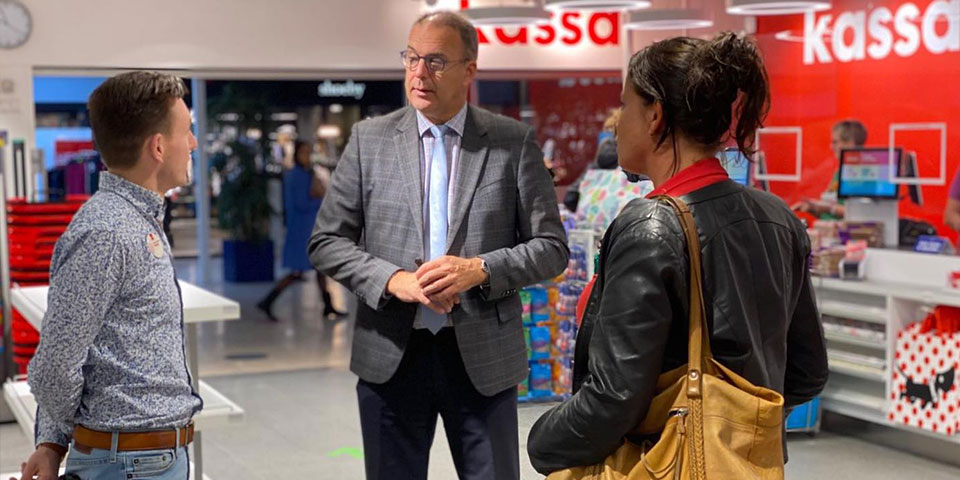 makado-burgemeester-brengt-bezoek-aan-winkeliers-1